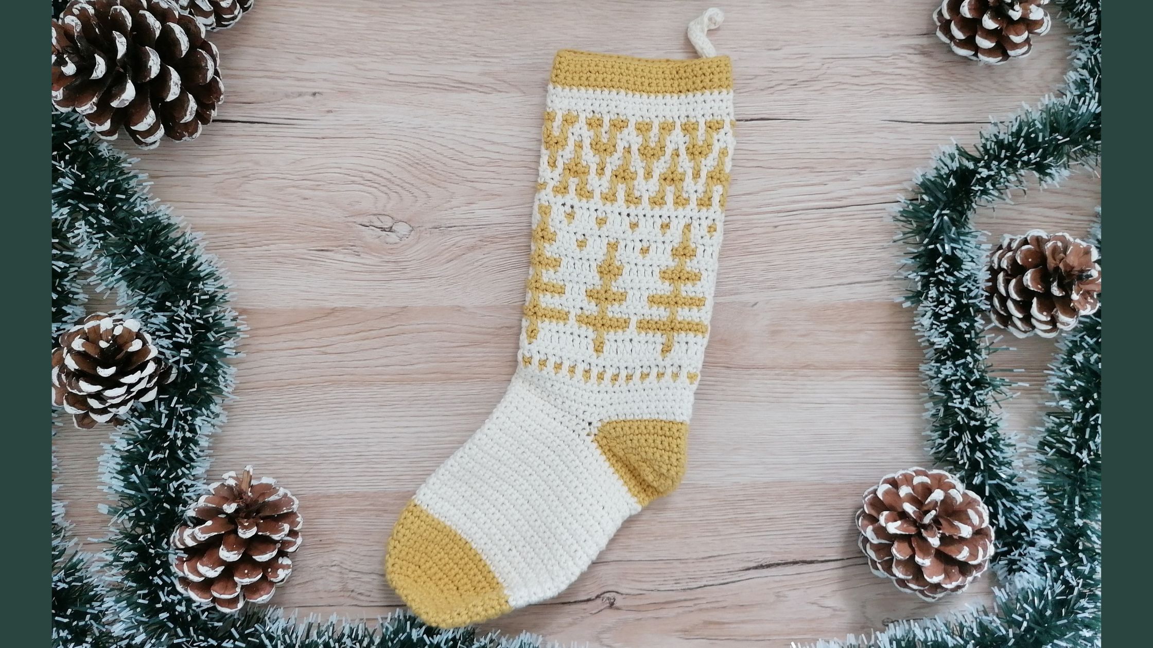 Christmas Stockings - FREE PDF Knitting Pattern and Full Video